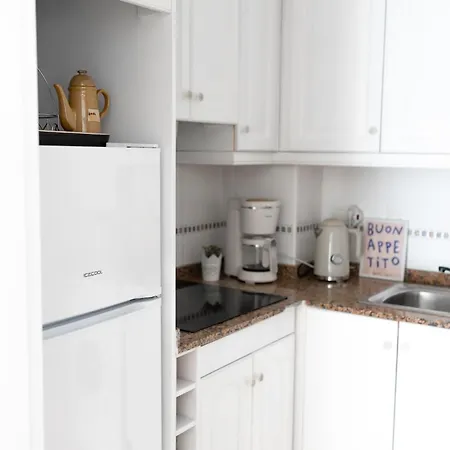 Charming With Sea View Апартаменты