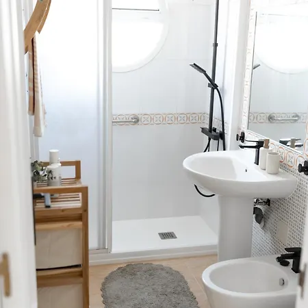 Charming With Sea View Апартаменты *